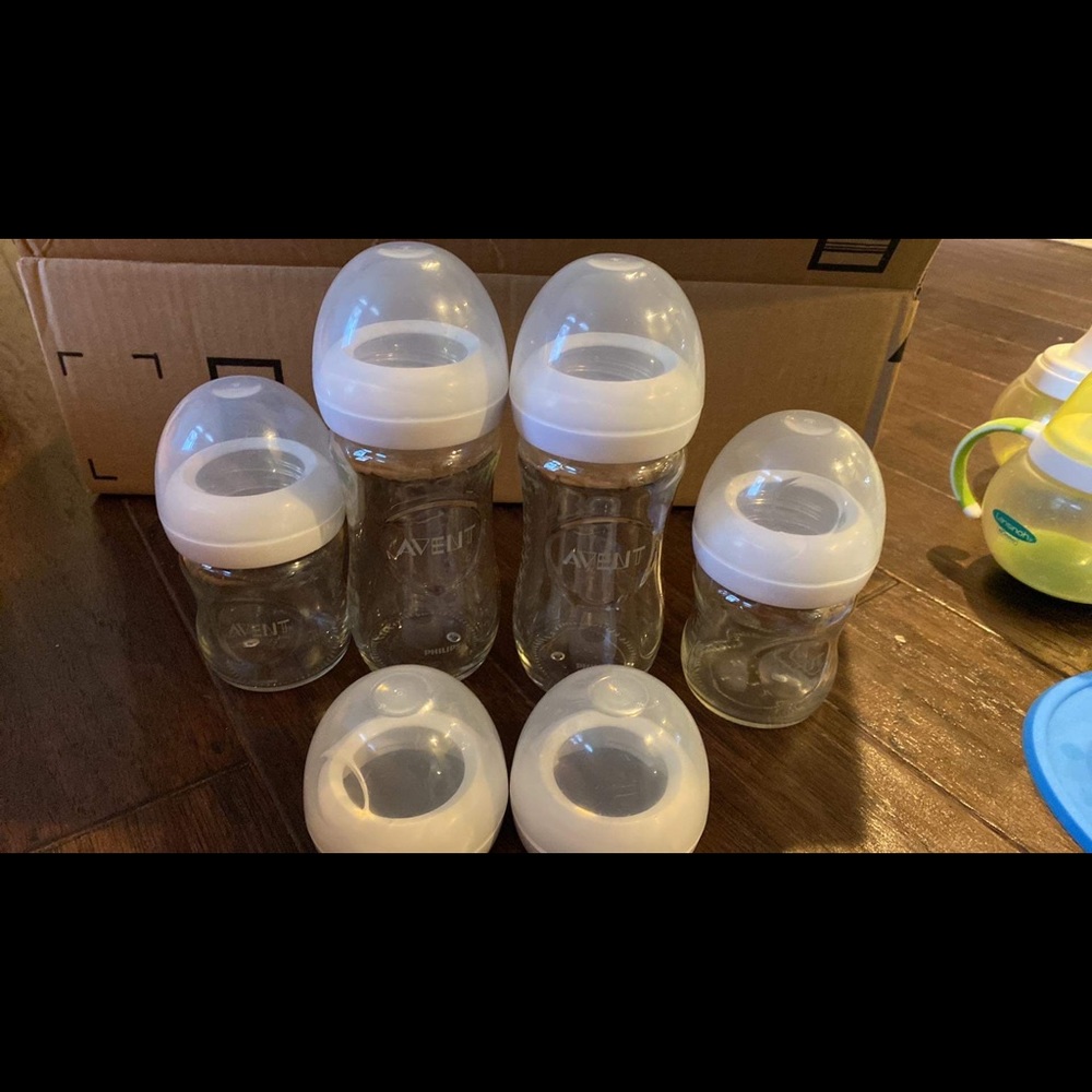 Aventi Glass Bottle Set 2 8oz Bottles and 2 4oz bottles with two additional lids